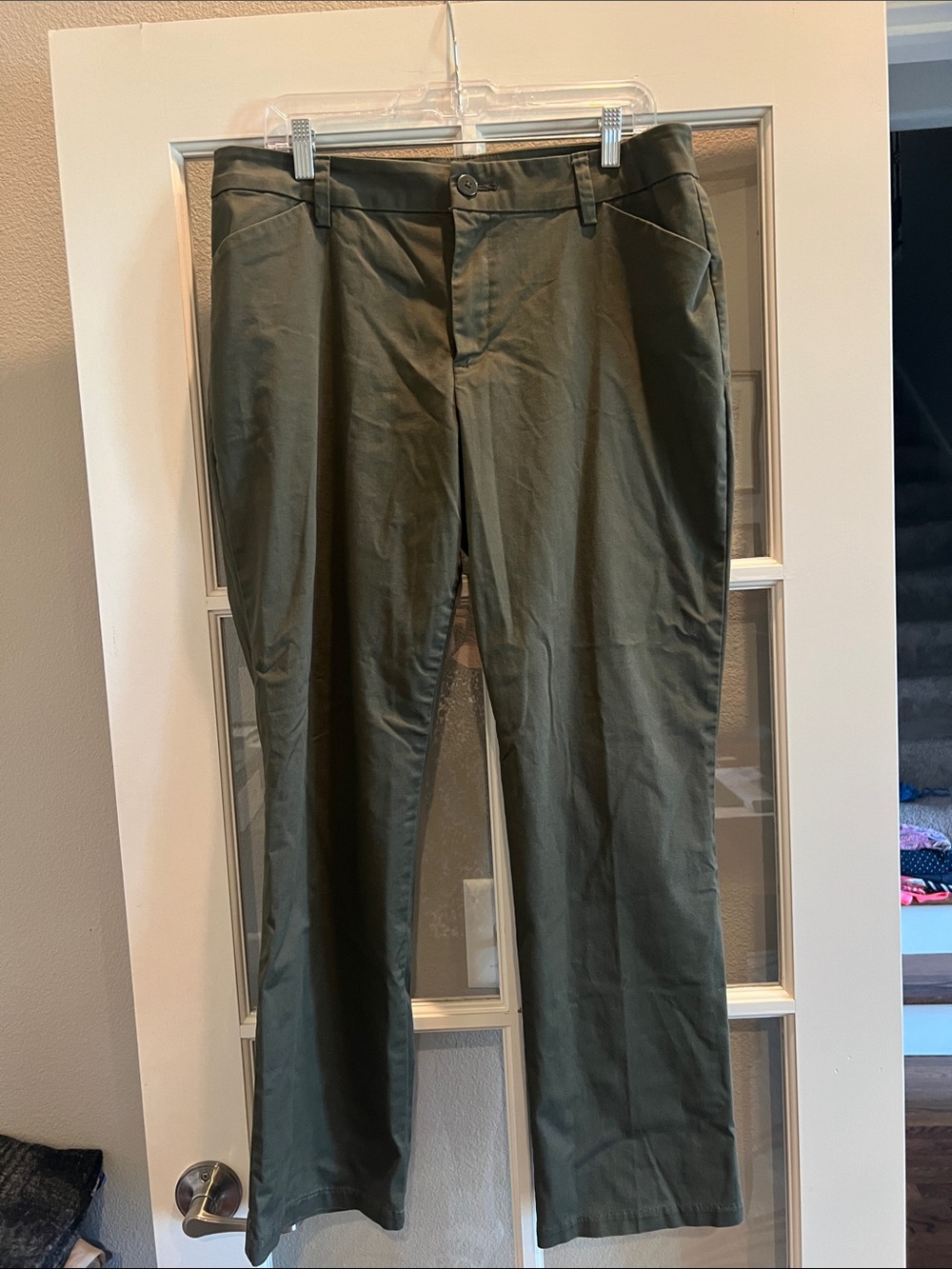 Lee Straight-Leg Pants in Olive Green